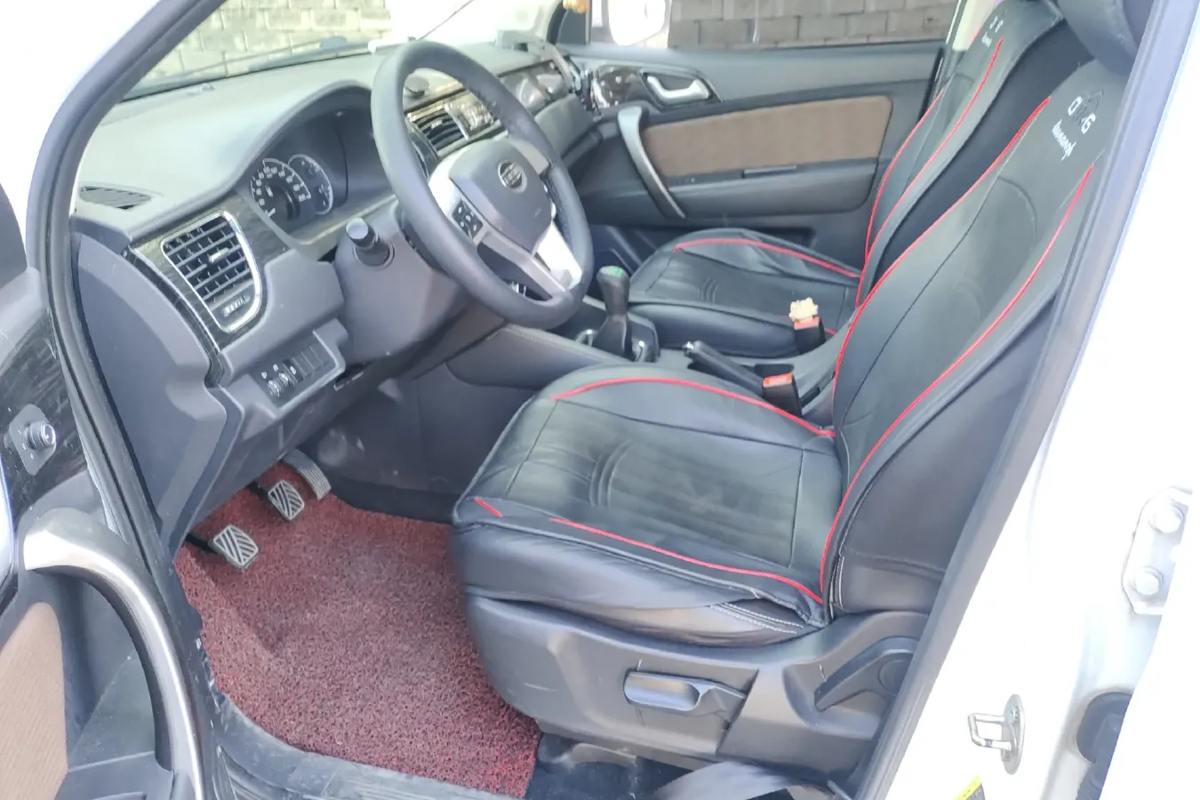 2017 BiSu M3 1.5L 114HP L4 5MT,autocango,china used car exporter,china ev exporter,chinese used car exporter,chinese used ev exporter