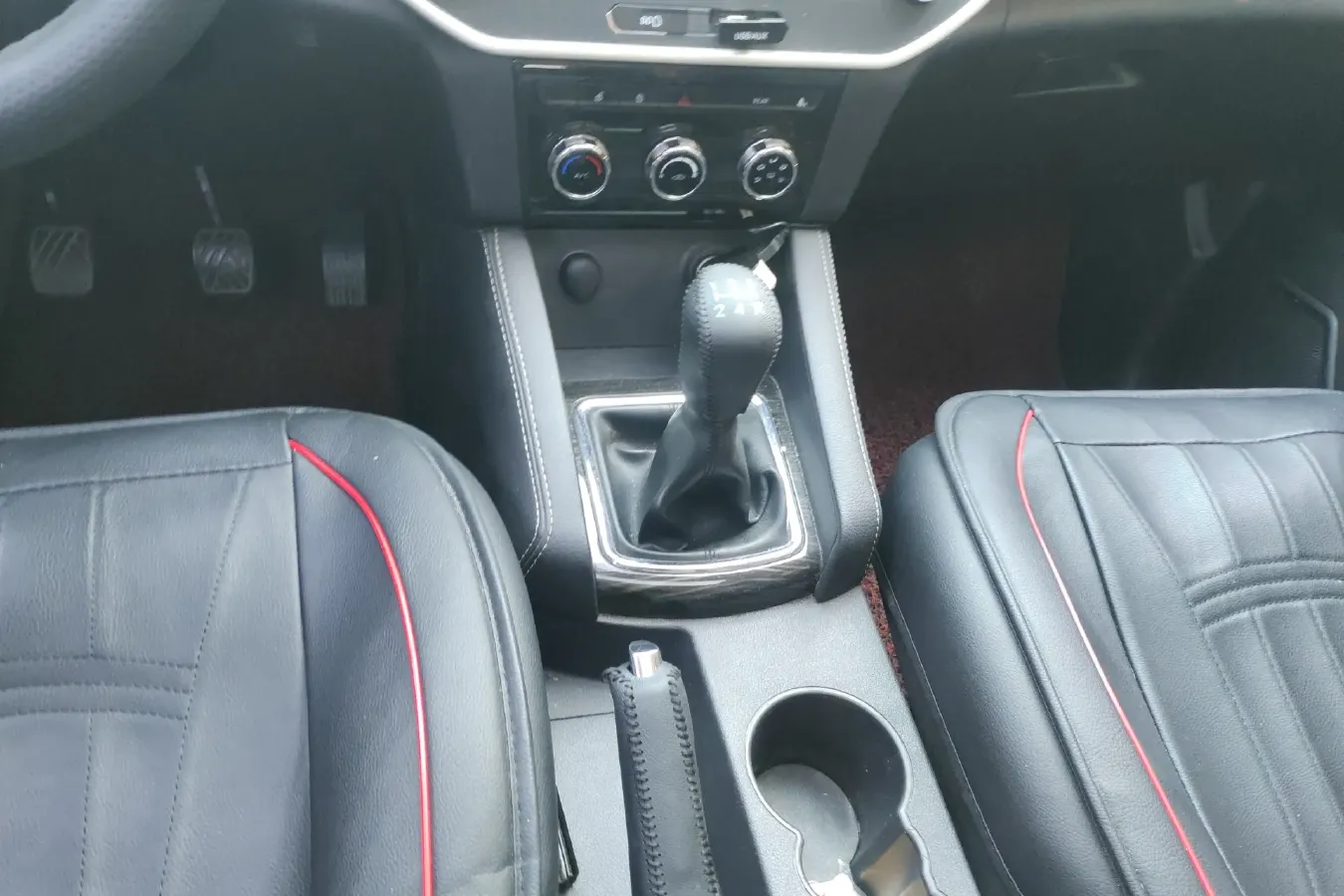 2017 BiSu M3 1.5L 114HP L4 5MT,autocango,china used car exporter,china ev exporter,chinese used car exporter,chinese used ev exporter