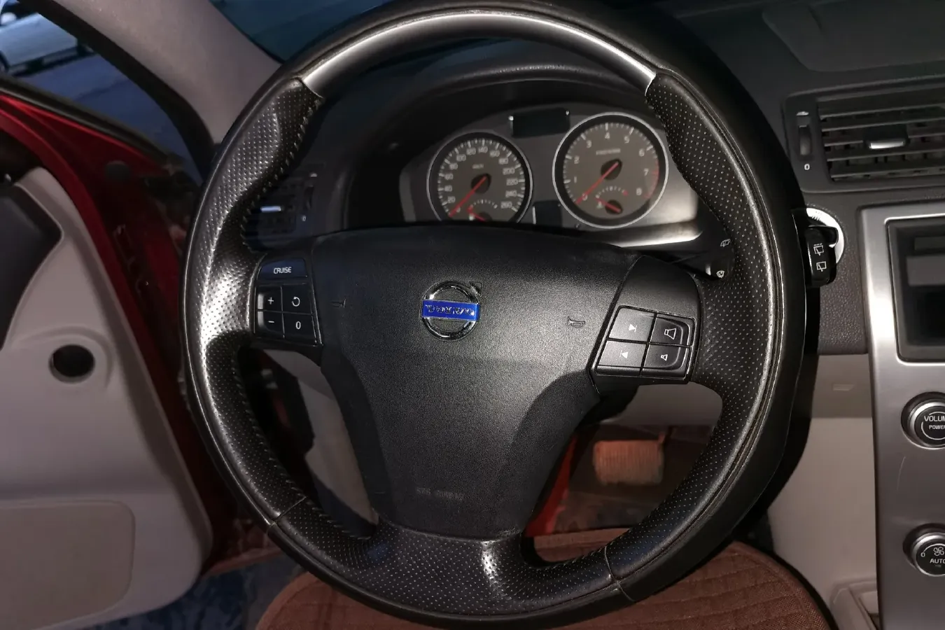 2006 Volvo C30 2.4L 170HP L5 5AT,autocango,china used car exporter,china ev exporter,chinese used car exporter,chinese used ev exporter