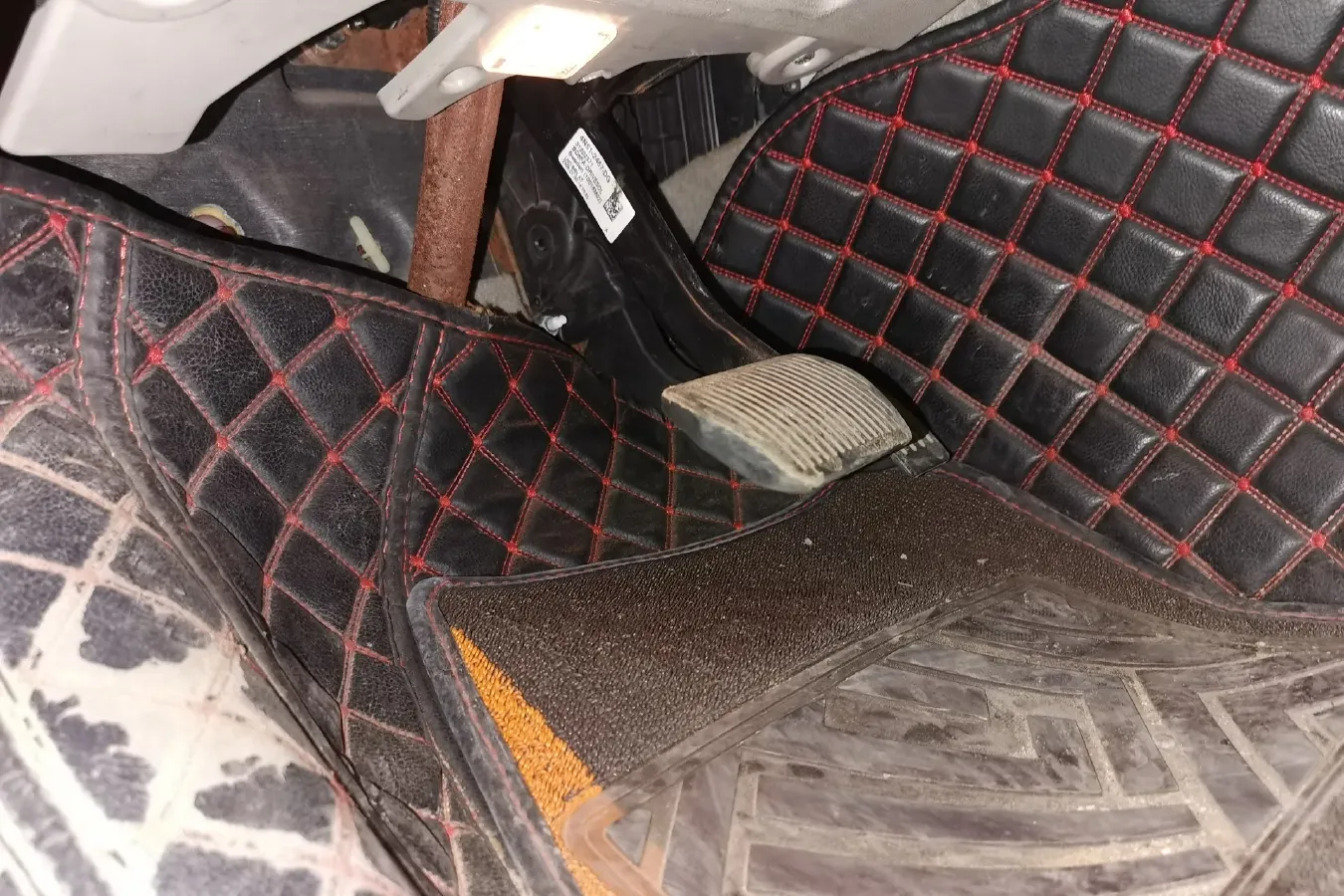 2006 Volvo C30 2.4L 170HP L5 5AT,autocango,china used car exporter,china ev exporter,chinese used car exporter,chinese used ev exporter