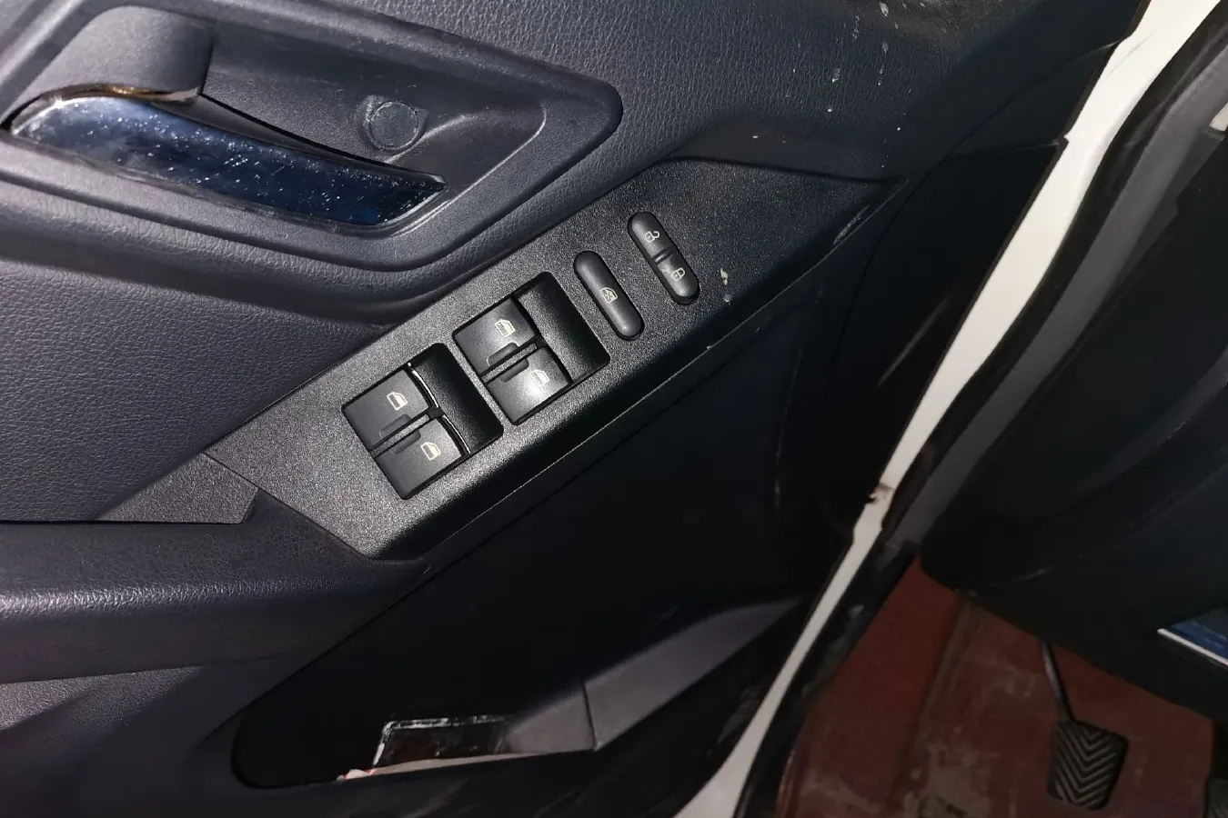 2015 Leopaard Q6 2.4L 147HP L4 5MT,autocango,china used car exporter,china ev exporter,chinese used car exporter,chinese used ev exporter