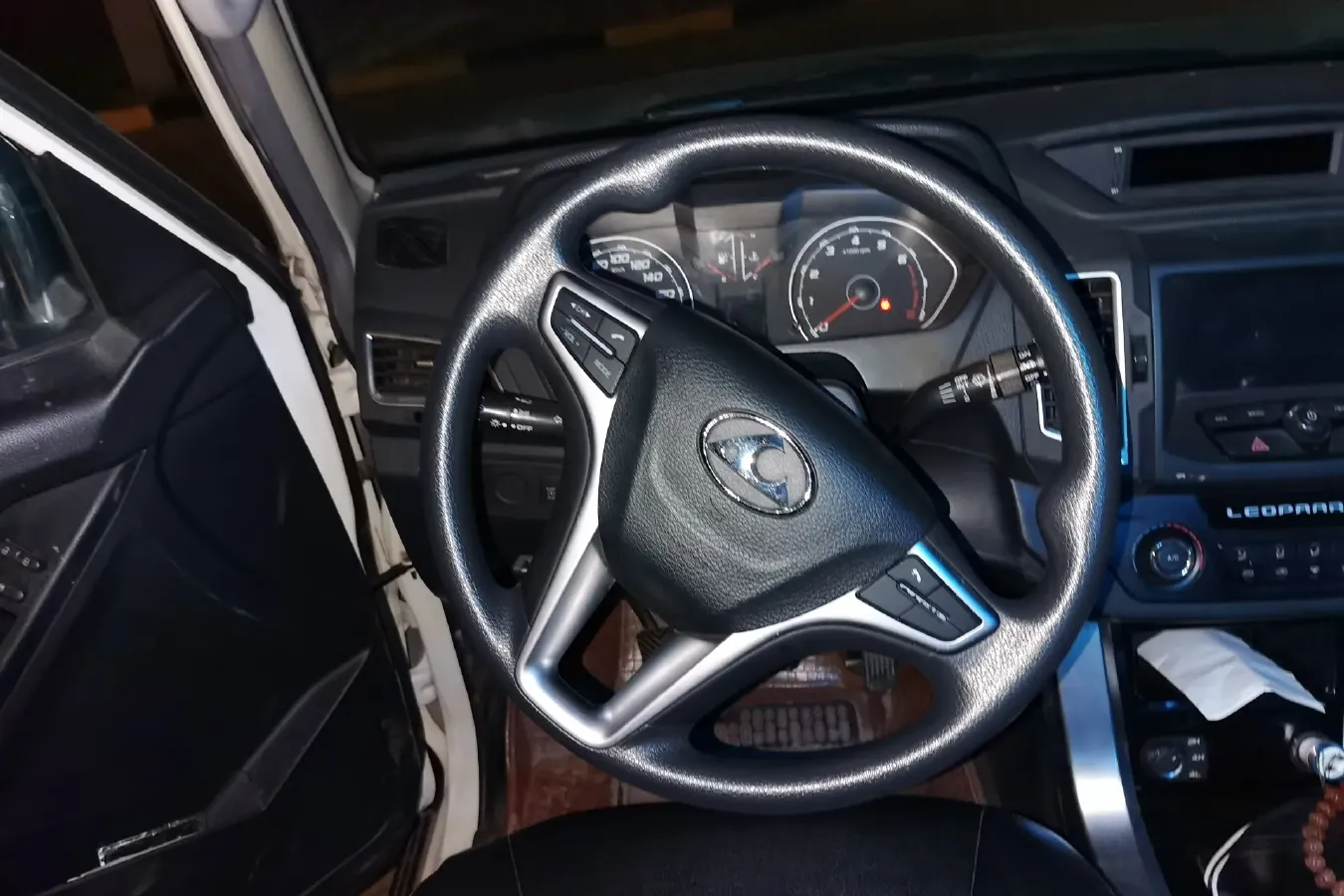 2015 Leopaard Q6 2.4L 147HP L4 5MT,autocango,china used car exporter,china ev exporter,chinese used car exporter,chinese used ev exporter