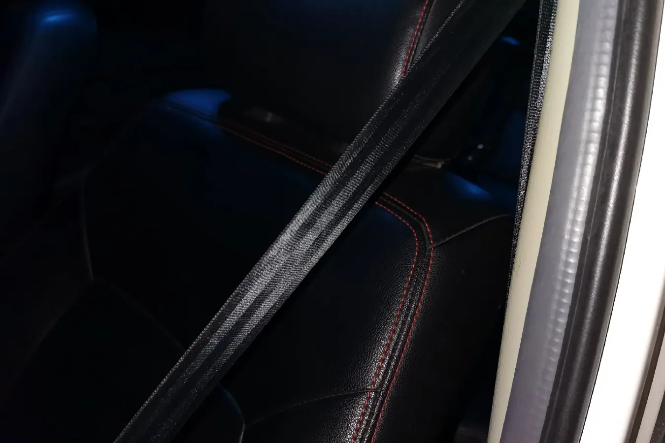 2015 Leopaard Q6 2.4L 147HP L4 5MT,autocango,china used car exporter,china ev exporter,chinese used car exporter,chinese used ev exporter