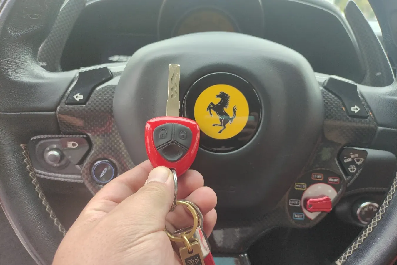 2011 Ferrari 458 4.5L 570HP V8 7DCT,autocango,china used car exporter,china ev exporter,chinese used car exporter,chinese used ev exporter