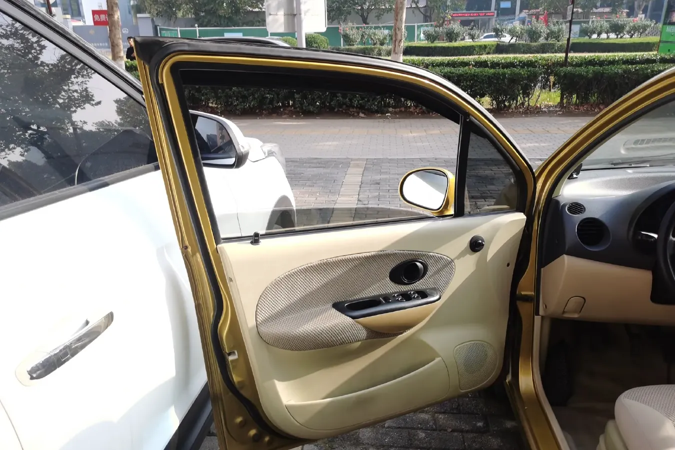 2009 BaoJun LeChi 1.0L 64HP L4 5MT,autocango,china used car exporter,china ev exporter,chinese used car exporter,chinese used ev exporter