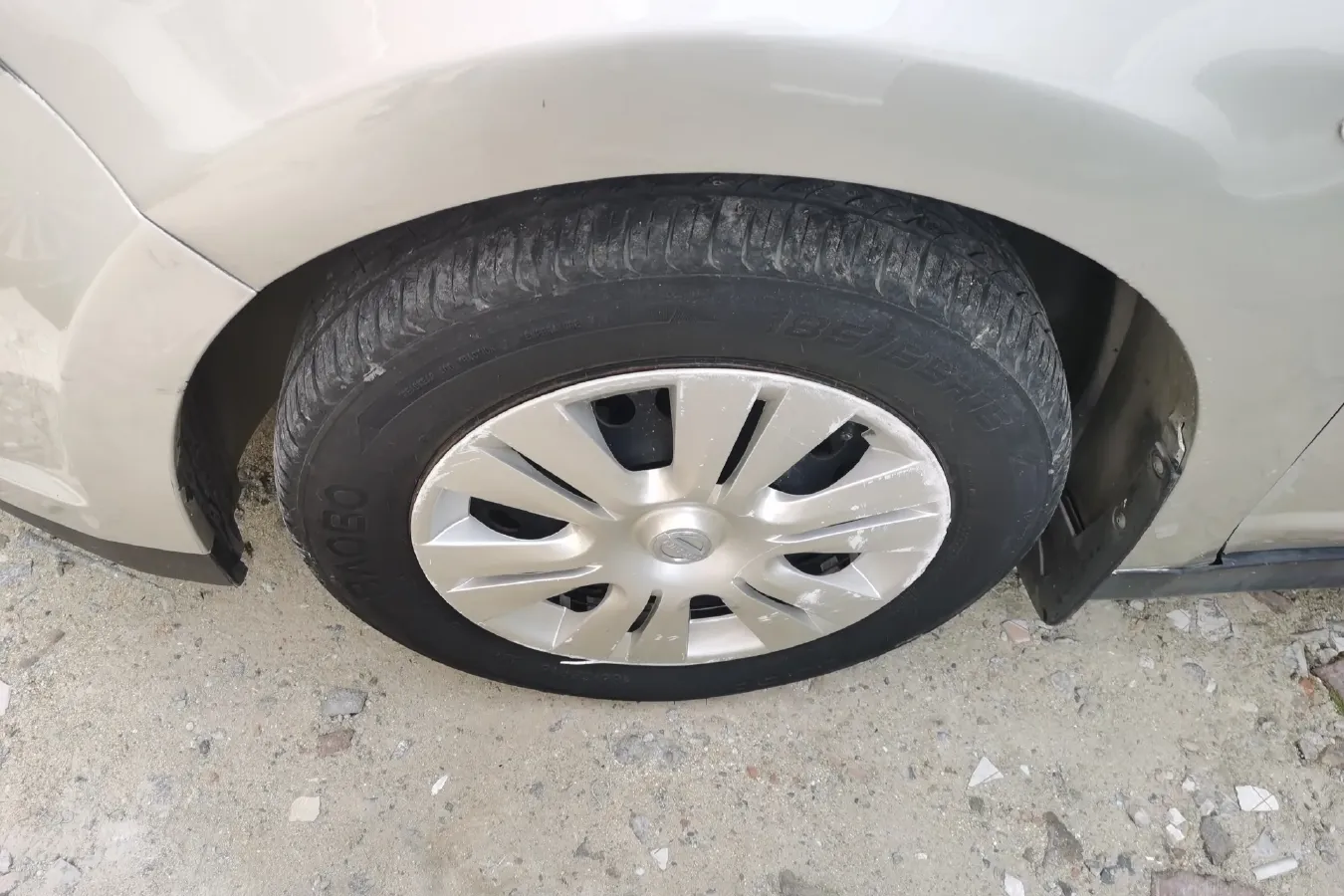 2013 Venucia R50 1.6L 117HP L4 4AT,autocango,china used car exporter,china ev exporter,chinese used car exporter,chinese used ev exporter