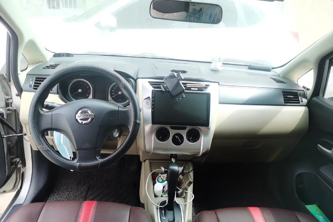 2013 Venucia R50 1.6L 117HP L4 4AT,autocango,china used car exporter,china ev exporter,chinese used car exporter,chinese used ev exporter