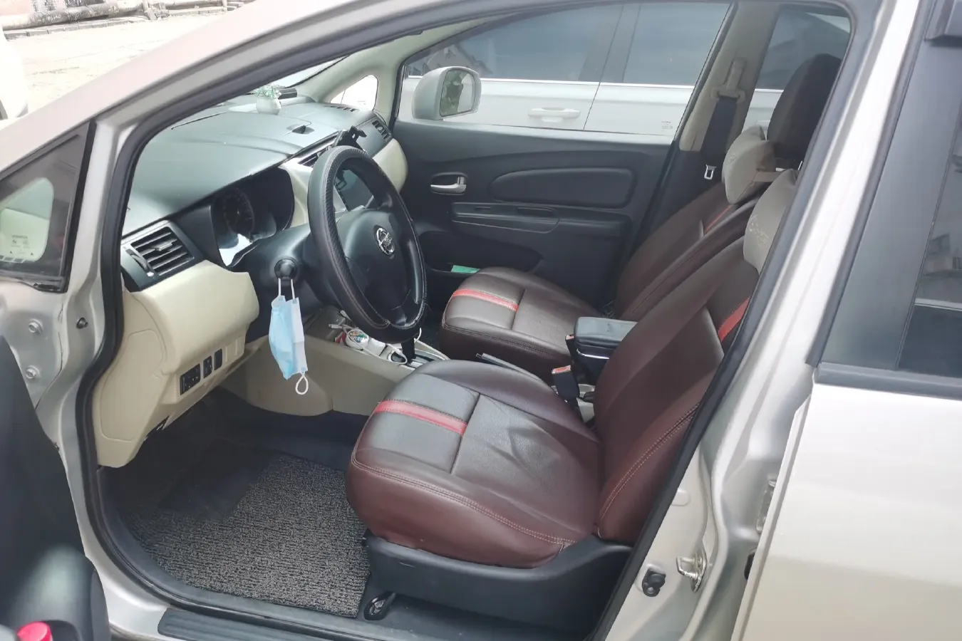 2013 Venucia R50 1.6L 117HP L4 4AT,autocango,china used car exporter,china ev exporter,chinese used car exporter,chinese used ev exporter