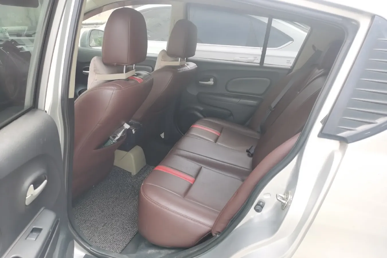 2013 Venucia R50 1.6L 117HP L4 4AT,autocango,china used car exporter,china ev exporter,chinese used car exporter,chinese used ev exporter