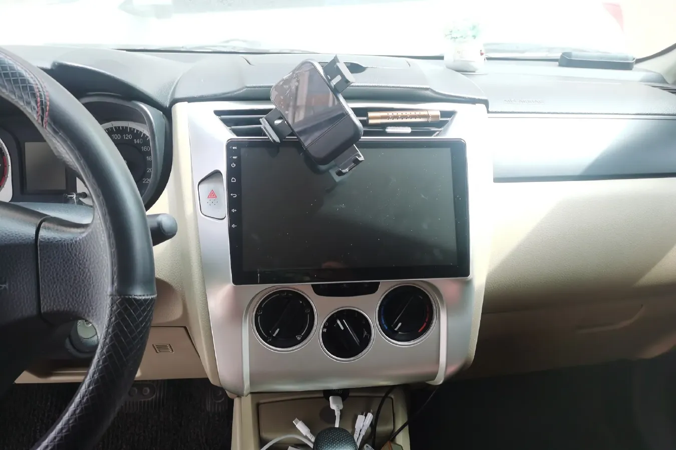 2013 Venucia R50 1.6L 117HP L4 4AT,autocango,china used car exporter,china ev exporter,chinese used car exporter,chinese used ev exporter