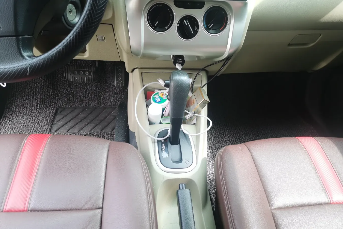 2013 Venucia R50 1.6L 117HP L4 4AT,autocango,china used car exporter,china ev exporter,chinese used car exporter,chinese used ev exporter