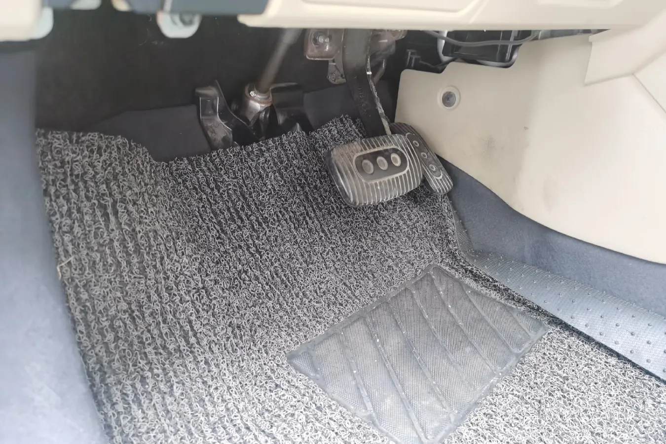 2013 Venucia R50 1.6L 117HP L4 4AT,autocango,china used car exporter,china ev exporter,chinese used car exporter,chinese used ev exporter