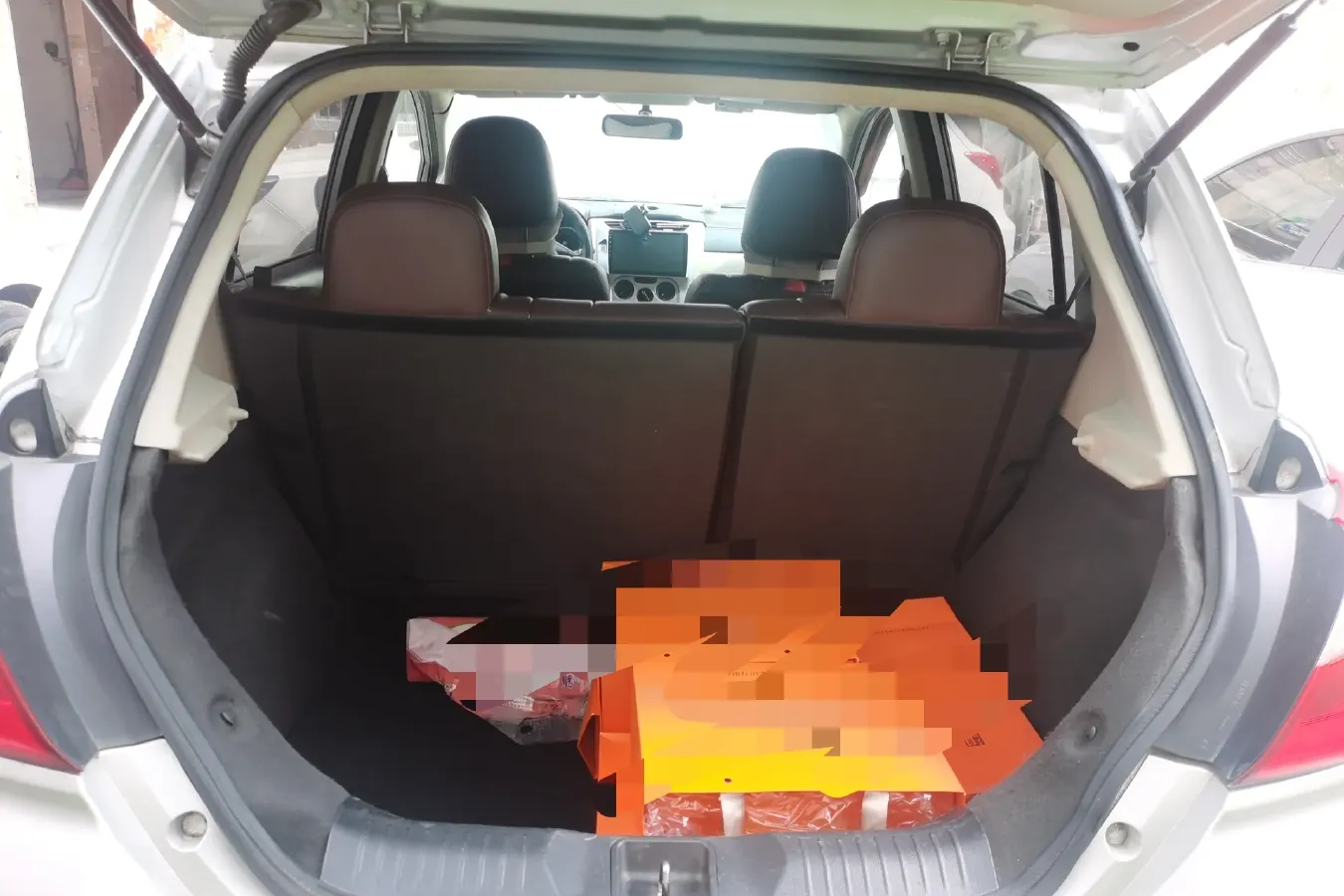 2013 Venucia R50 1.6L 117HP L4 4AT,autocango,china used car exporter,china ev exporter,chinese used car exporter,chinese used ev exporter