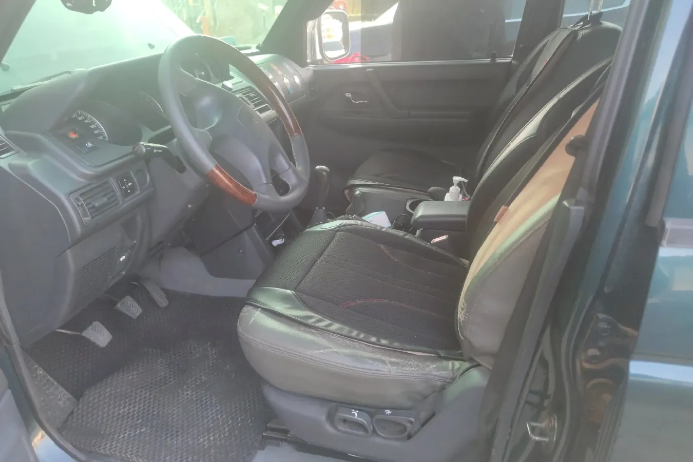 2009 Leopaard Black King Kong 2.4L 125HP L4 5MT,autocango,china used car exporter,china ev exporter,chinese used car exporter,chinese used ev exporter