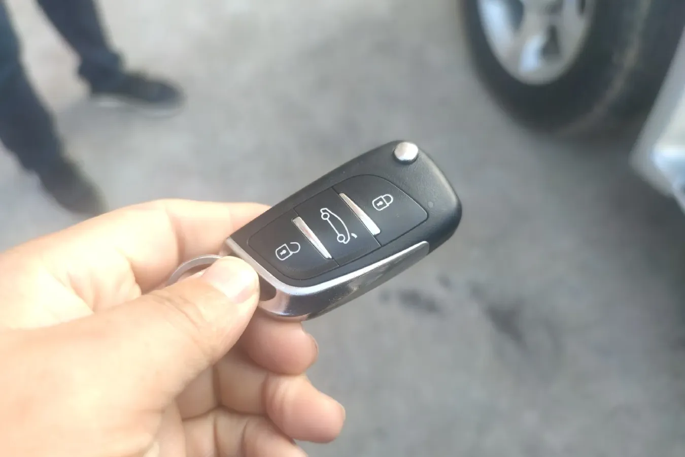 2009 Leopaard Black King Kong 2.4L 125HP L4 5MT,autocango,china used car exporter,china ev exporter,chinese used car exporter,chinese used ev exporter