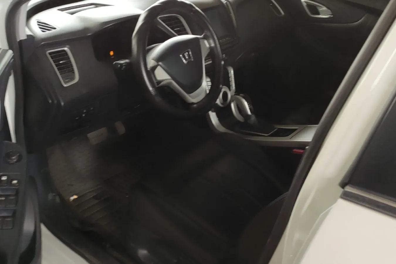 2013 Luxgen 5 1.8T 154HP L4 5AT,autocango,china used car exporter,china ev exporter,chinese used car exporter,chinese used ev exporter