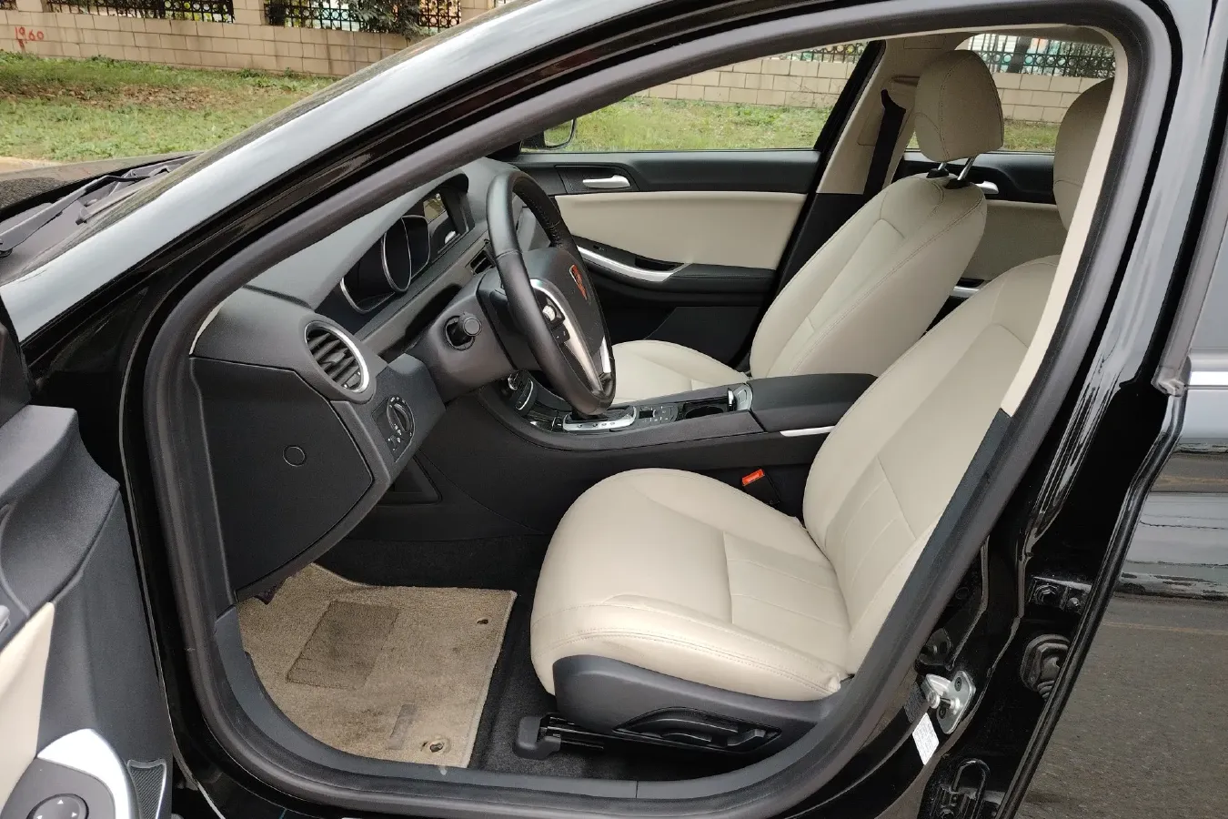 2016 Roewe e550 1.5L 109HP L4 2AT PHEV 12KWH,autocango,china used car exporter,china ev exporter,chinese used car exporter,chinese used ev exporter