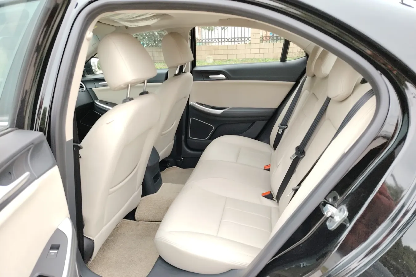 2016 Roewe e550 1.5L 109HP L4 2AT PHEV 12KWH,autocango,china used car exporter,china ev exporter,chinese used car exporter,chinese used ev exporter