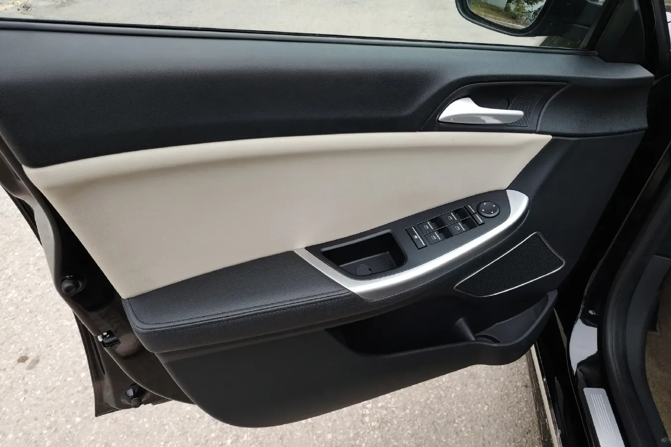 2016 Roewe e550 1.5L 109HP L4 2AT PHEV 12KWH,autocango,china used car exporter,china ev exporter,chinese used car exporter,chinese used ev exporter