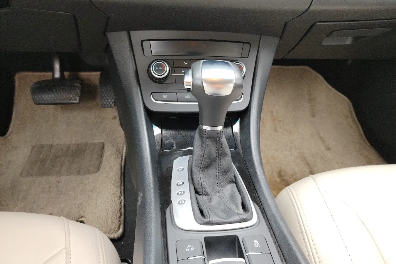 2016 Roewe e550 1.5L 109HP L4 2AT PHEV 12KWH,autocango,china used car exporter,china ev exporter,chinese used car exporter,chinese used ev exporter