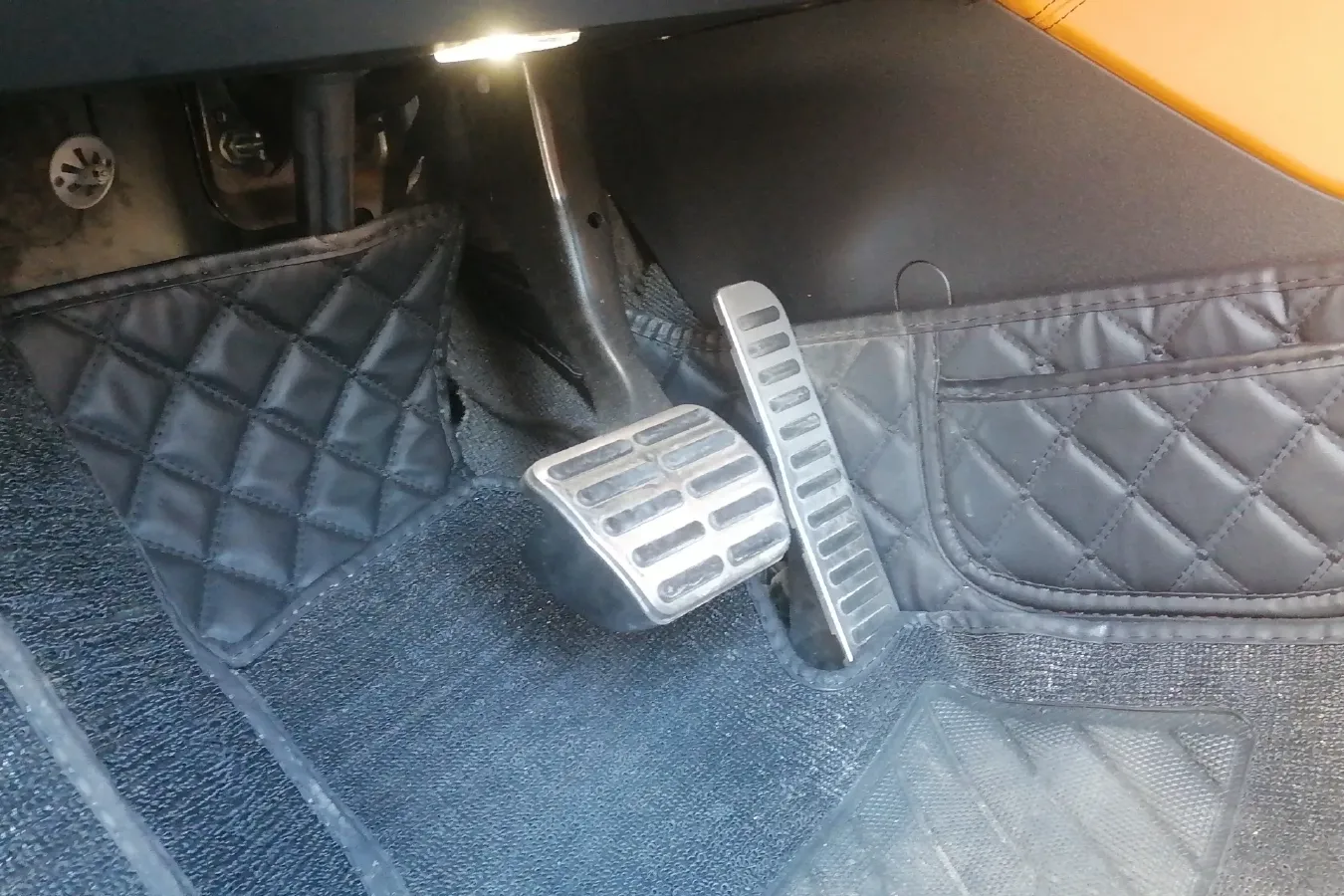 2011 Audi TTS 2.0T 272HP L4 6DCT,autocango,china used car exporter,china ev exporter,chinese used car exporter,chinese used ev exporter