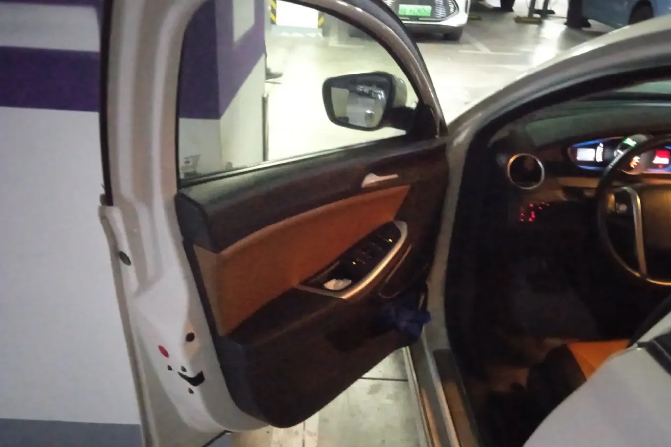 2016 Roewe e550 1.5L 109HP L4 2AT PHEV 12KWH,autocango,china used car exporter,china ev exporter,chinese used car exporter,chinese used ev exporter