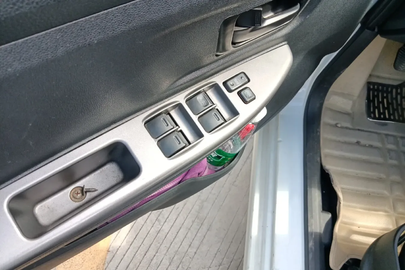 2014 DongFeng Fengon Fengon 330 1.5L 109HP L4 5MT,autocango,china used car exporter,china ev exporter,chinese used car exporter,chinese used ev exporter