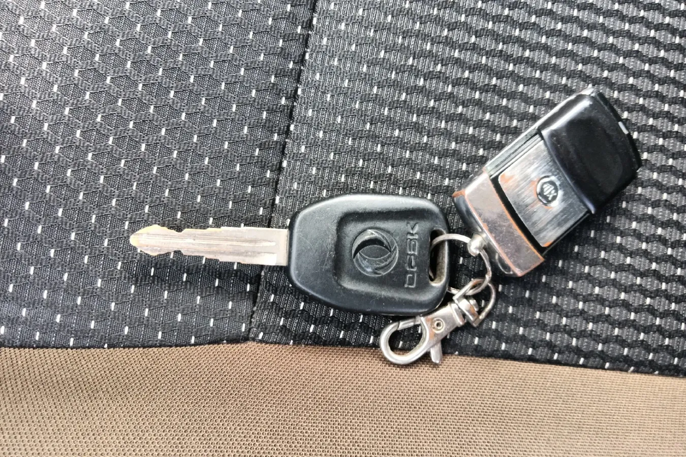 2014 DongFeng Fengon Fengon 330 1.5L 109HP L4 5MT,autocango,china used car exporter,china ev exporter,chinese used car exporter,chinese used ev exporter