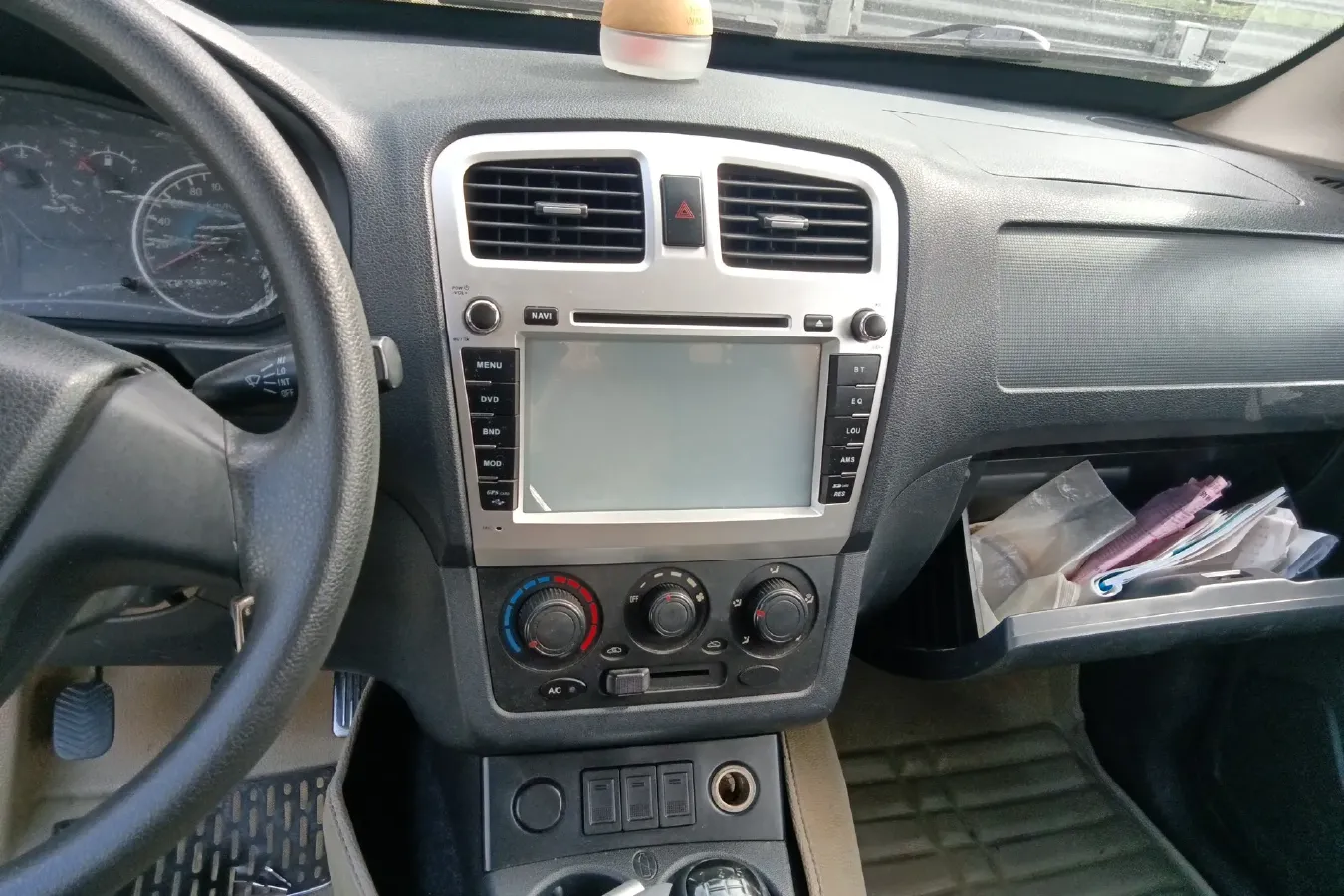 2014 DongFeng Fengon Fengon 330 1.5L 109HP L4 5MT,autocango,china used car exporter,china ev exporter,chinese used car exporter,chinese used ev exporter