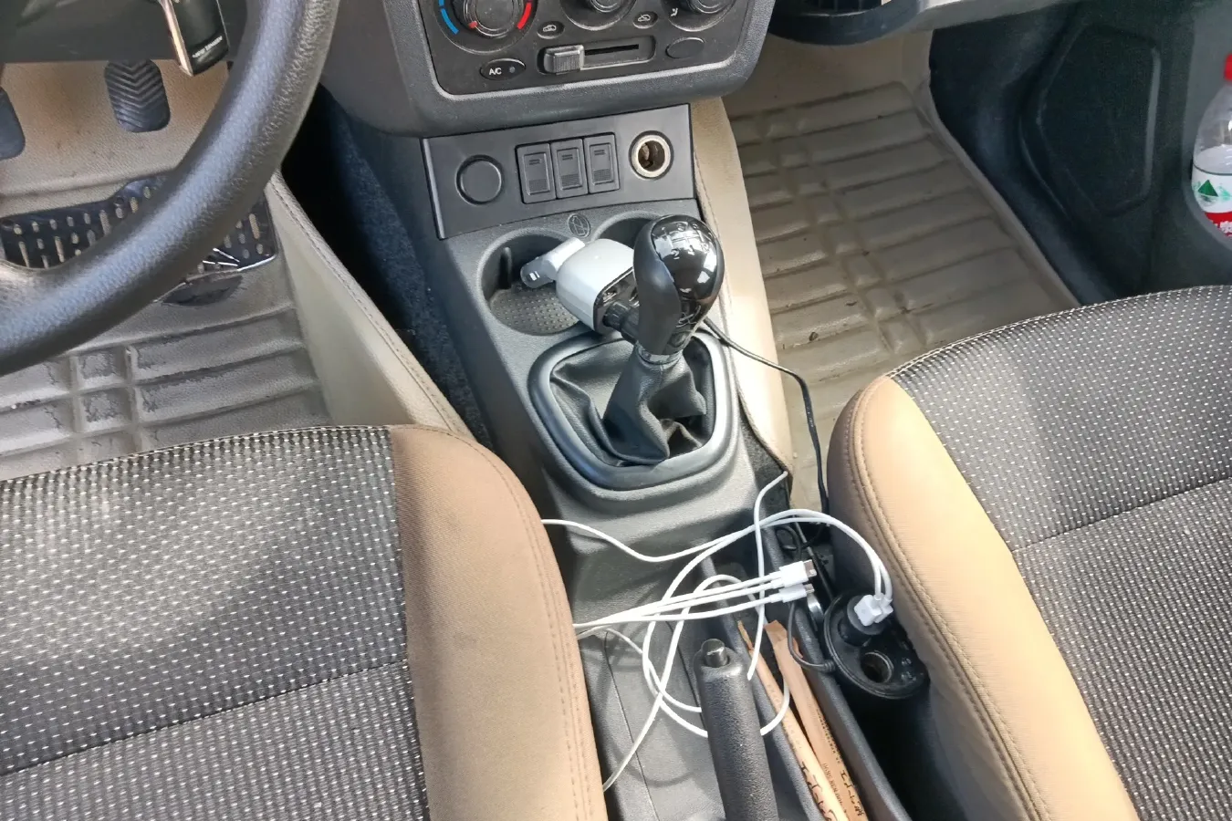 2014 DongFeng Fengon Fengon 330 1.5L 109HP L4 5MT,autocango,china used car exporter,china ev exporter,chinese used car exporter,chinese used ev exporter