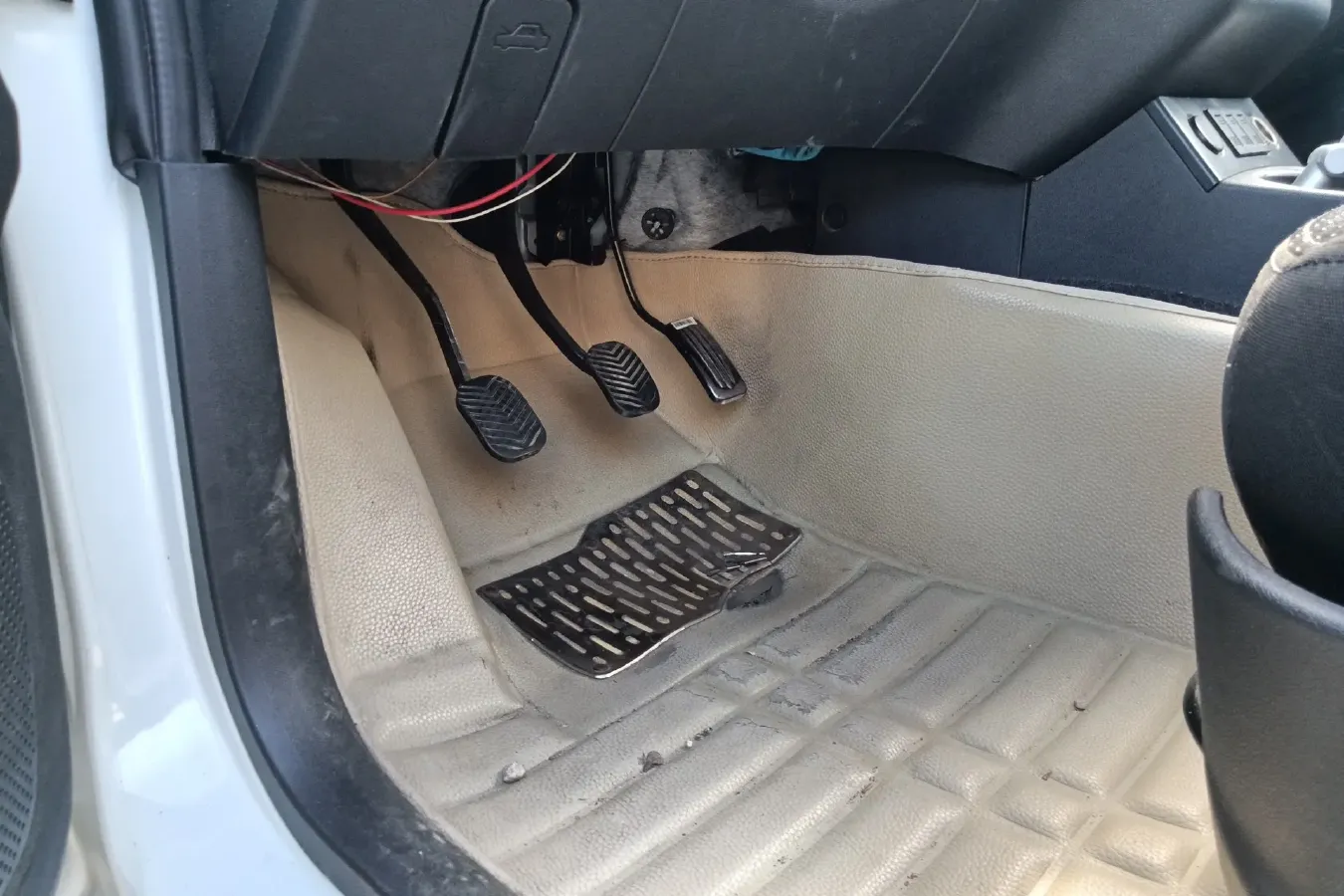 2014 DongFeng Fengon Fengon 330 1.5L 109HP L4 5MT,autocango,china used car exporter,china ev exporter,chinese used car exporter,chinese used ev exporter