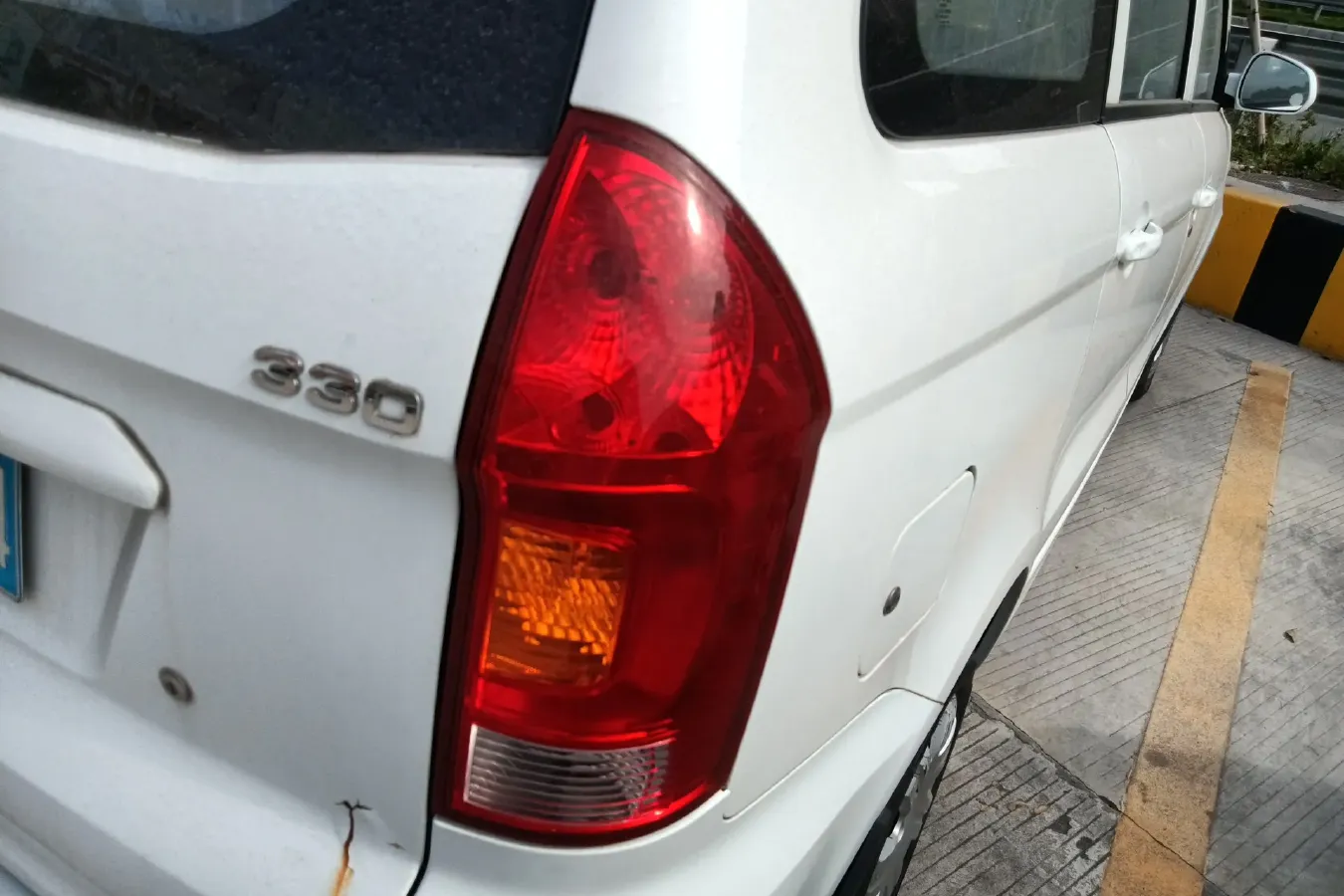 2014 DongFeng Fengon Fengon 330 1.5L 109HP L4 5MT,autocango,china used car exporter,china ev exporter,chinese used car exporter,chinese used ev exporter