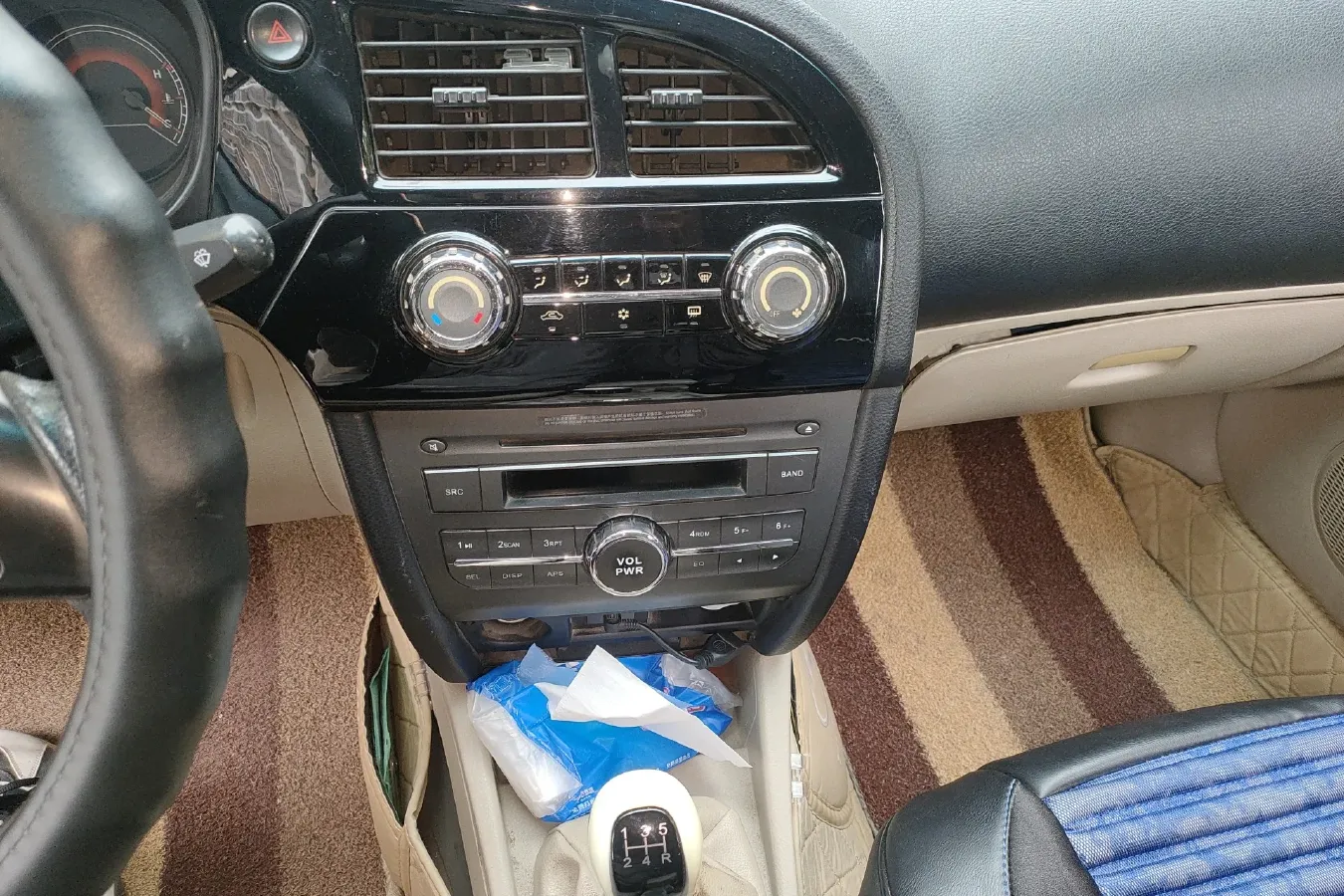 2012 Soueast V3 1.5L 120HP L4 5MT,autocango,china used car exporter,china ev exporter,chinese used car exporter,chinese used ev exporter