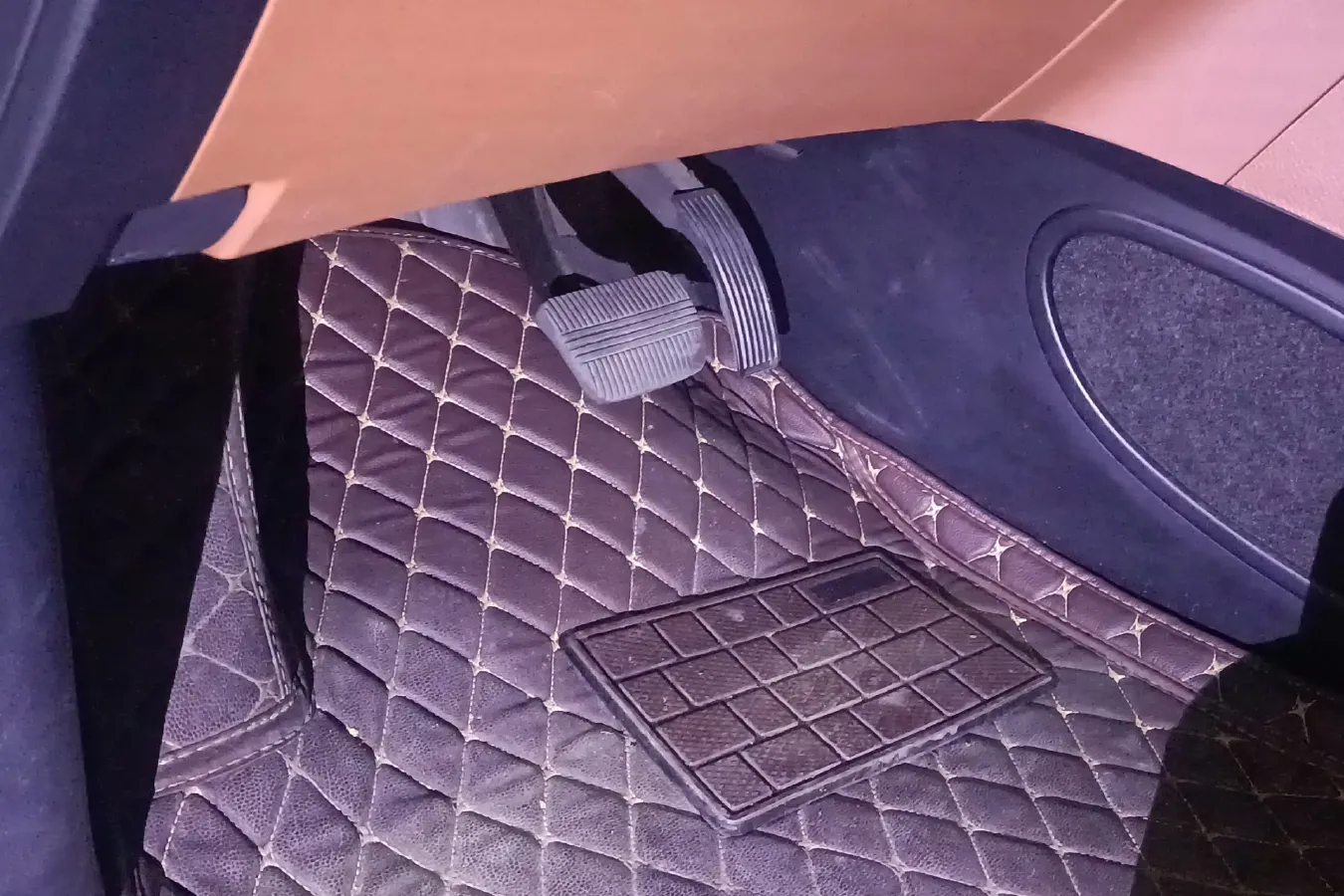 2011 Luxgen Grand7 SUV 2.2T 178HP L4 5AT,autocango,china used car exporter,china ev exporter,chinese used car exporter,chinese used ev exporter