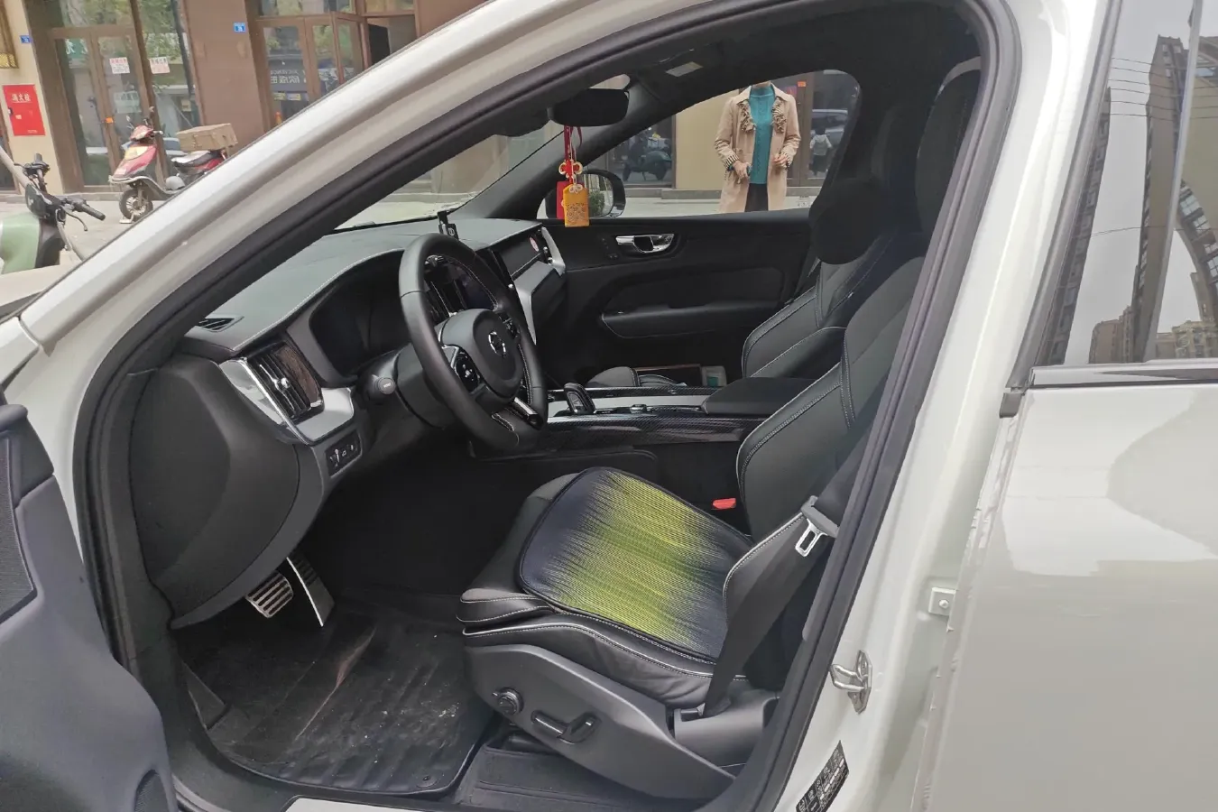 2021 Volvo XC60 2.0T 303HP L4 8AT PHEV 11.6KWH,autocango,china used car exporter,china ev exporter,chinese used car exporter,chinese used ev exporter