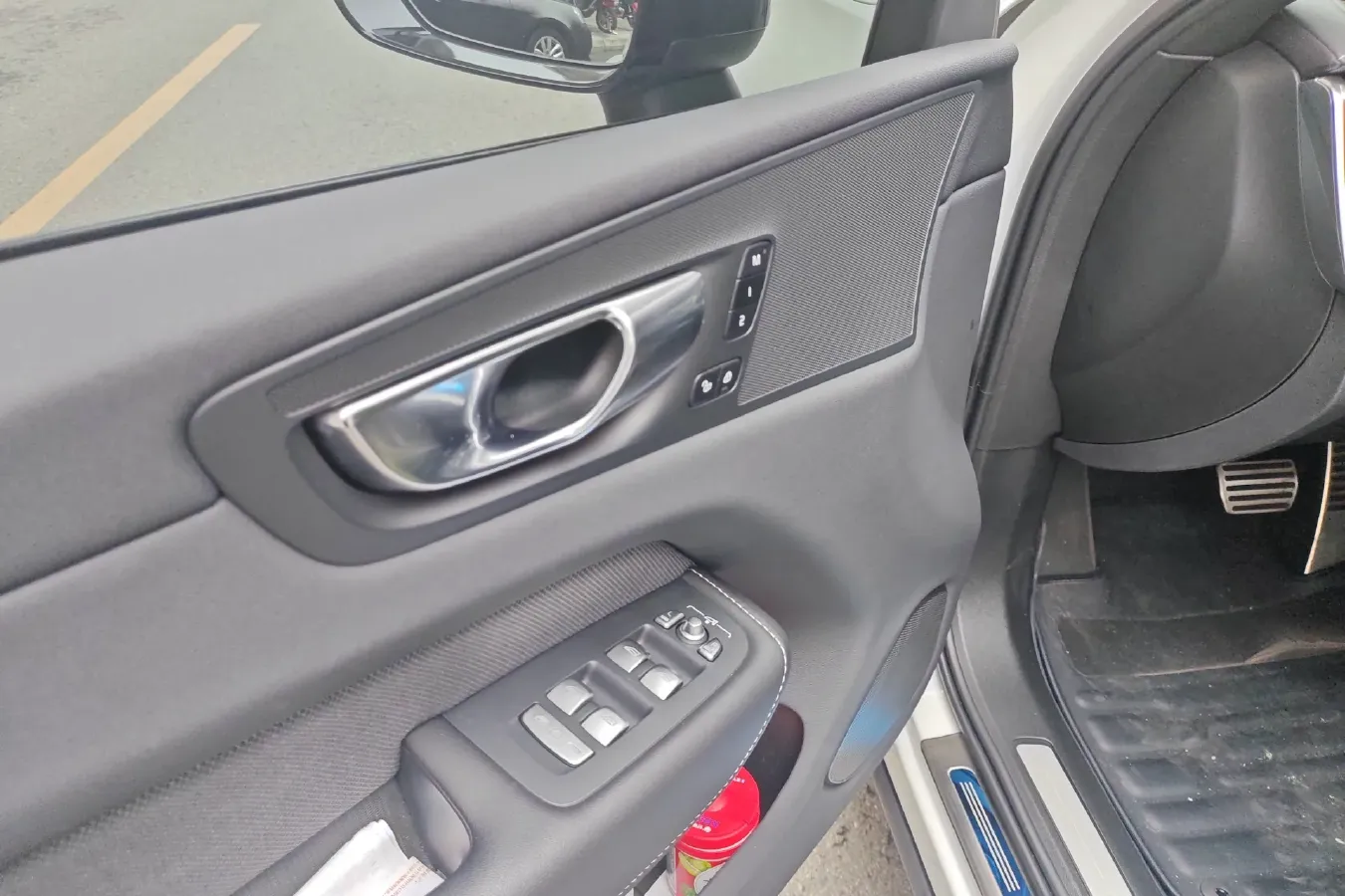 2021 Volvo XC60 2.0T 303HP L4 8AT PHEV 11.6KWH,autocango,china used car exporter,china ev exporter,chinese used car exporter,chinese used ev exporter