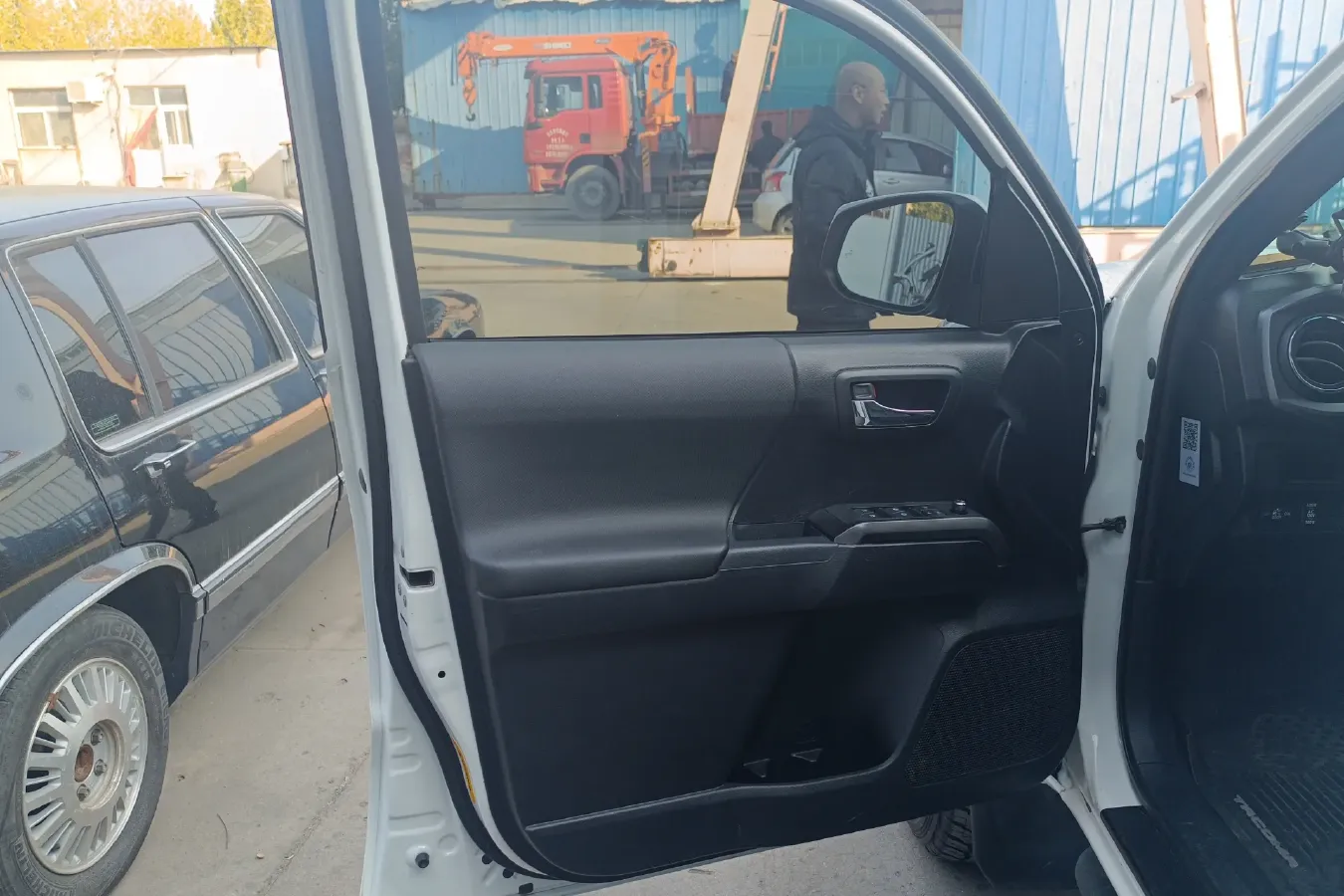 2011 Toyota Tundra 5.7L 386HP V8 6AT,autocango,china used car exporter,china ev exporter,chinese used car exporter,chinese used ev exporter