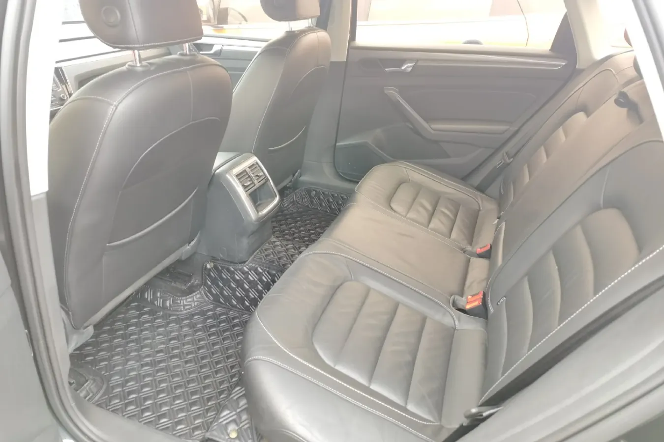 2013 Volkswagen Passat 1.8T 160HP L4 7DCT,autocango,china used car exporter,china ev exporter,chinese used car exporter,chinese used ev exporter