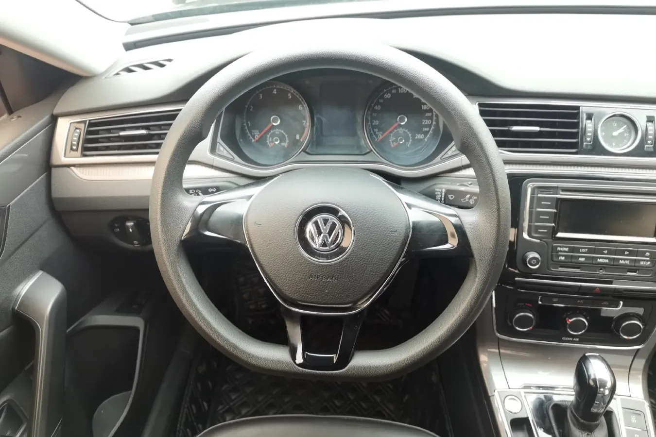 2013 Volkswagen Passat 1.8T 160HP L4 7DCT,autocango,china used car exporter,china ev exporter,chinese used car exporter,chinese used ev exporter