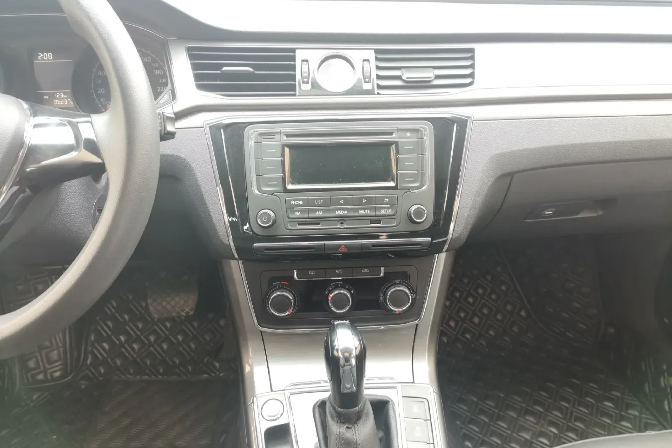 2013 Volkswagen Passat 1.8T 160HP L4 7DCT,autocango,china used car exporter,china ev exporter,chinese used car exporter,chinese used ev exporter