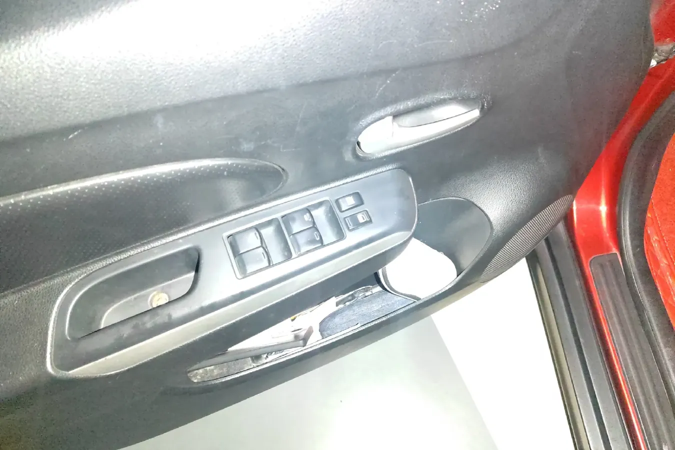 2012 Venucia R50 1.6L 117HP L4 4AT,autocango,china used car exporter,china ev exporter,chinese used car exporter,chinese used ev exporter