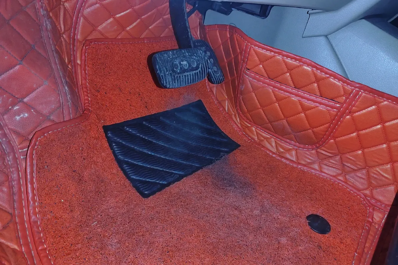 2012 Venucia R50 1.6L 117HP L4 4AT,autocango,china used car exporter,china ev exporter,chinese used car exporter,chinese used ev exporter