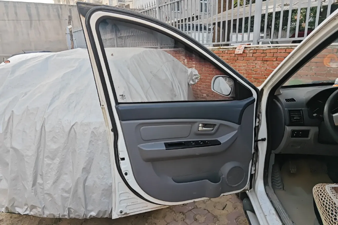 2014 BAIC WeiWang M20 1.5L 102HP L4 5MT,autocango,china used car exporter,china ev exporter,chinese used car exporter,chinese used ev exporter