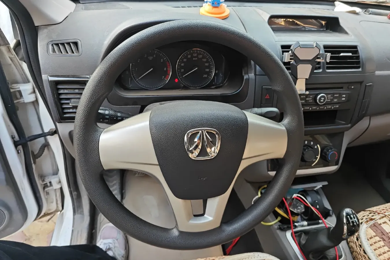 2014 BAIC WeiWang M20 1.5L 102HP L4 5MT,autocango,china used car exporter,china ev exporter,chinese used car exporter,chinese used ev exporter