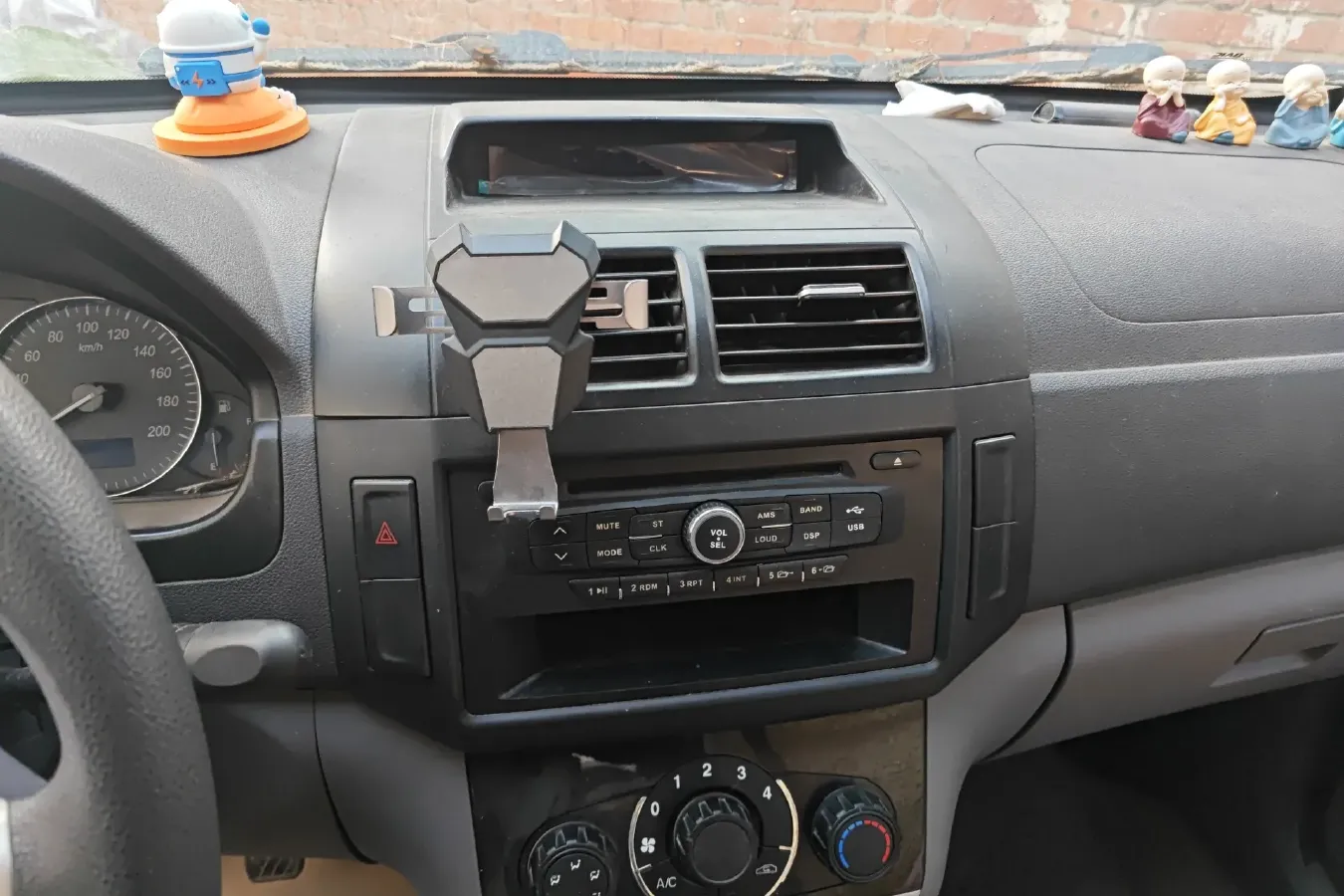 2014 BAIC WeiWang M20 1.5L 102HP L4 5MT,autocango,china used car exporter,china ev exporter,chinese used car exporter,chinese used ev exporter