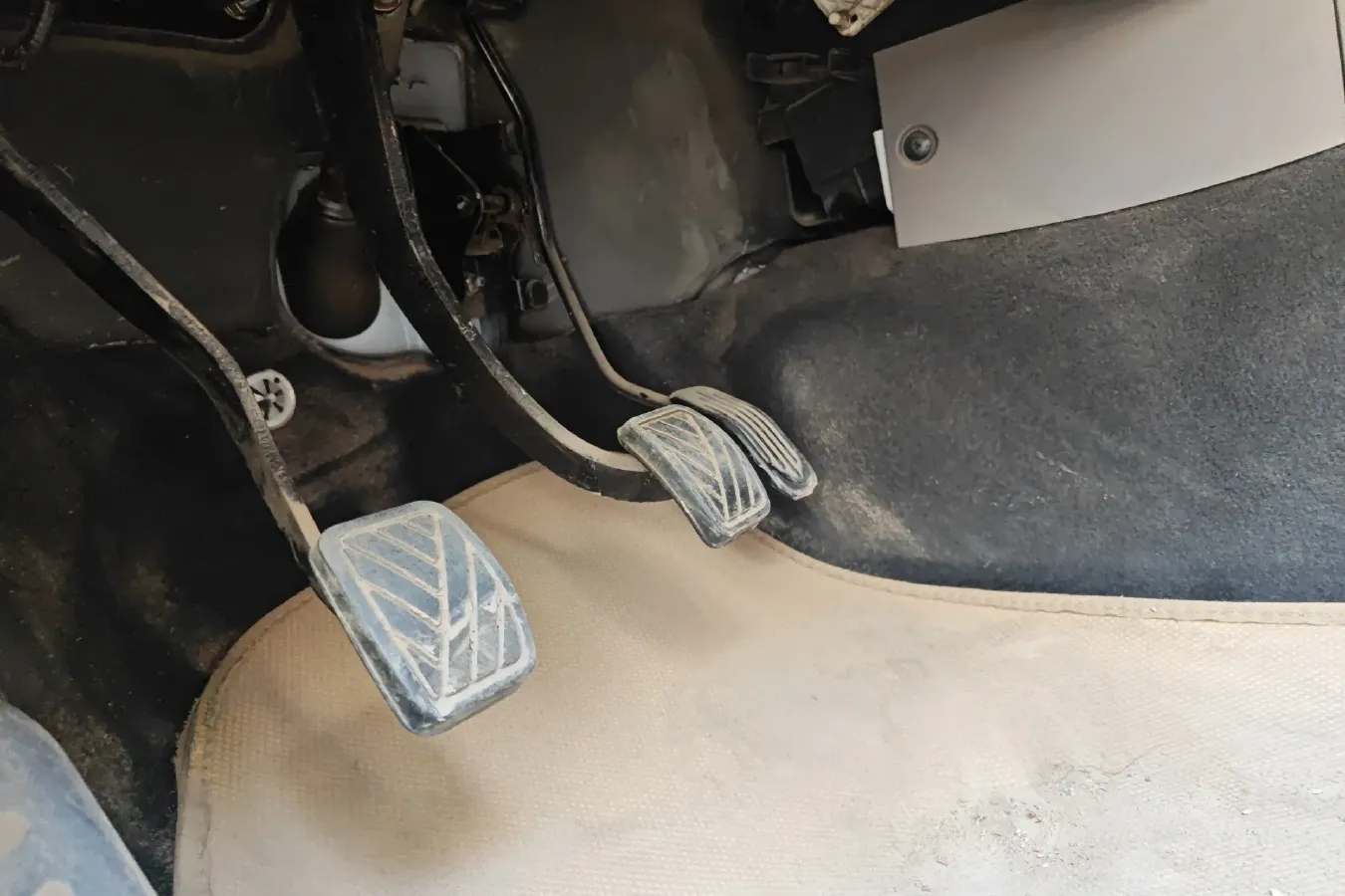 2014 BAIC WeiWang M20 1.5L 102HP L4 5MT,autocango,china used car exporter,china ev exporter,chinese used car exporter,chinese used ev exporter