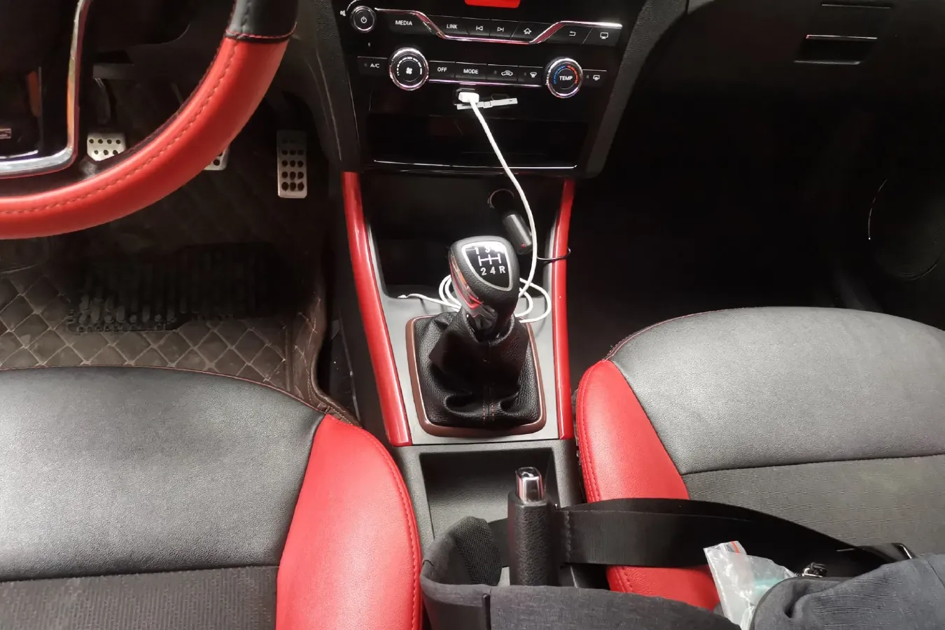 2015 BeiJing Auto Senova X25 1.5L 116HP L4 5MT,autocango,china used car exporter,china ev exporter,chinese used car exporter,chinese used ev exporter