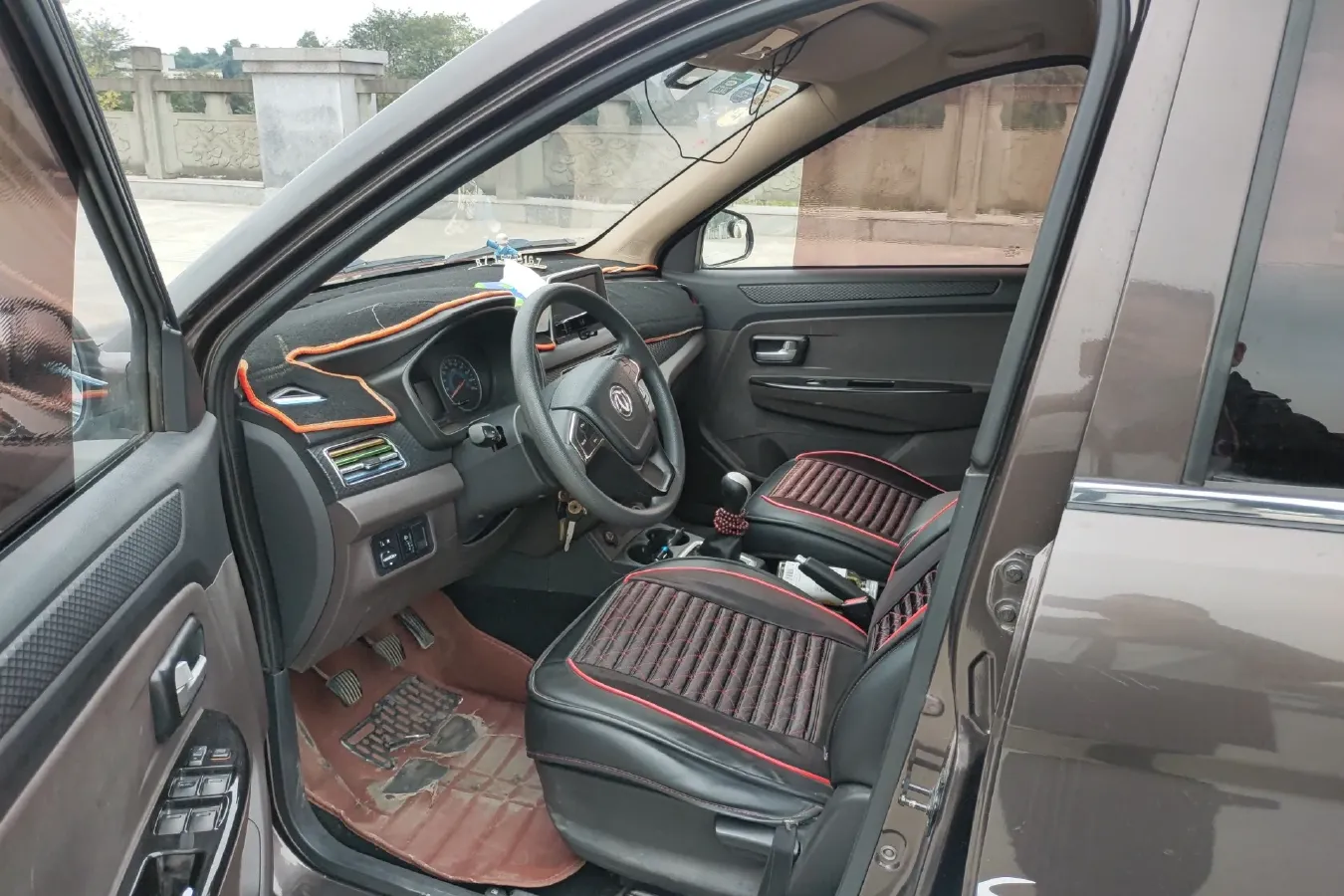 2018 DongFeng Fengon Fengon 330 1.5L 109HP L4 5MT,autocango,china used car exporter,china ev exporter,chinese used car exporter,chinese used ev exporter