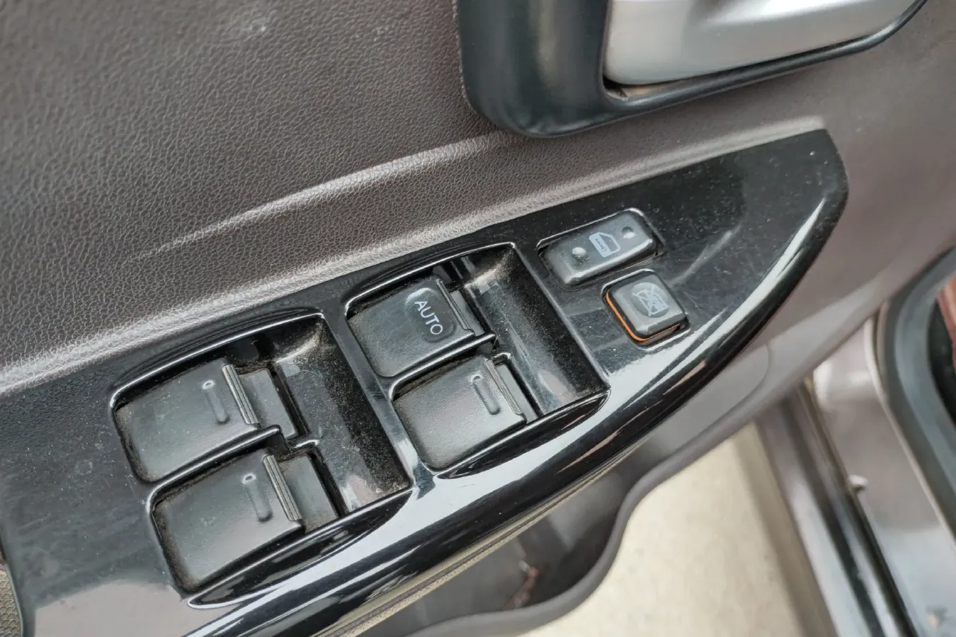 2018 DongFeng Fengon Fengon 330 1.5L 109HP L4 5MT,autocango,china used car exporter,china ev exporter,chinese used car exporter,chinese used ev exporter