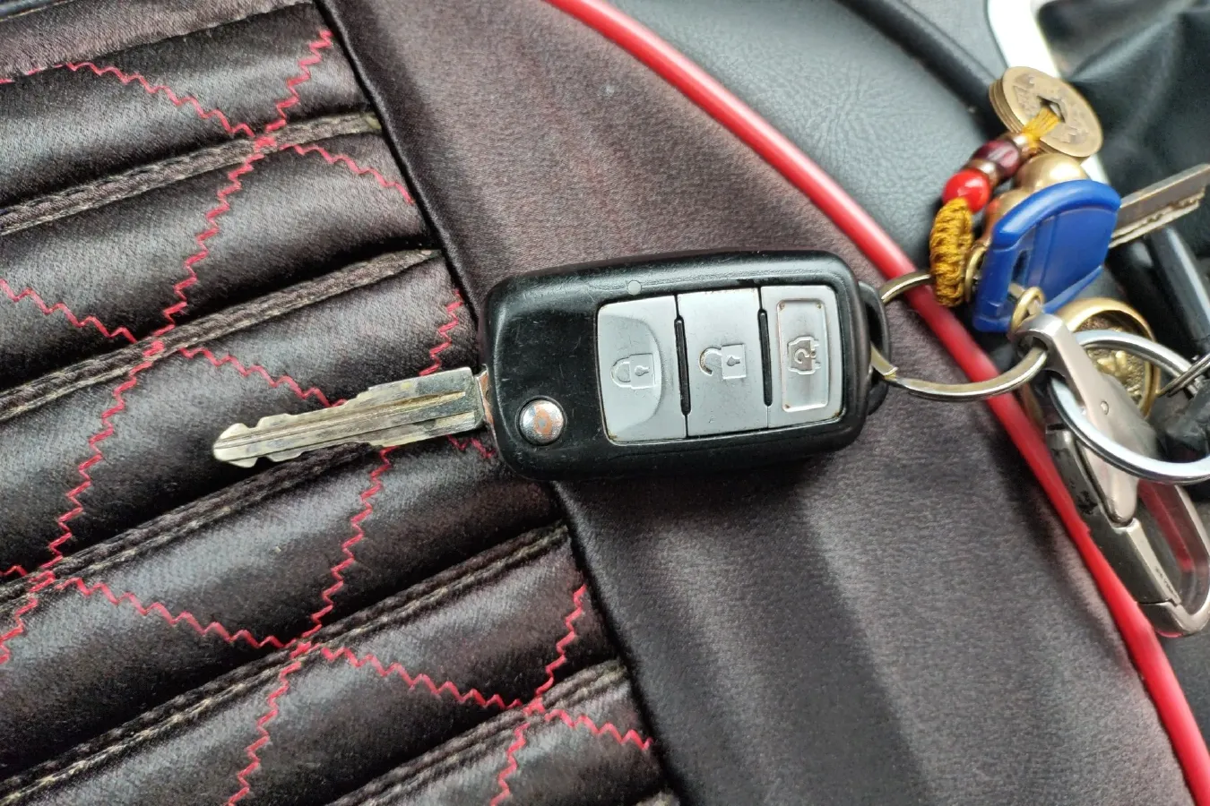 2018 DongFeng Fengon Fengon 330 1.5L 109HP L4 5MT,autocango,china used car exporter,china ev exporter,chinese used car exporter,chinese used ev exporter